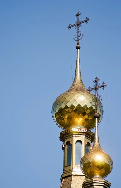 Cúpulas de um templo ortodoxo — Fotografia de Stock