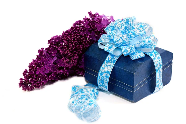 Gift and a sprig of lilac — Stock Photo, Image