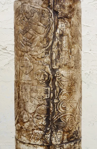Antike griechisch alte bemalte Säulen — Stockfoto