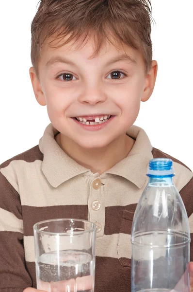 一瓶水的男孩 — 图库照片