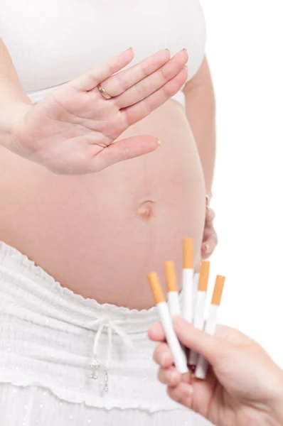 Phaseliszwangere buik met sigaretten — Stockfoto