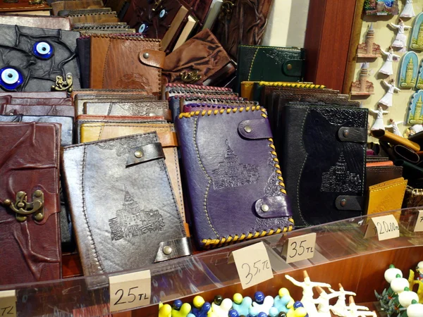 Many wallets in Istanbul shop — Stock Photo, Image