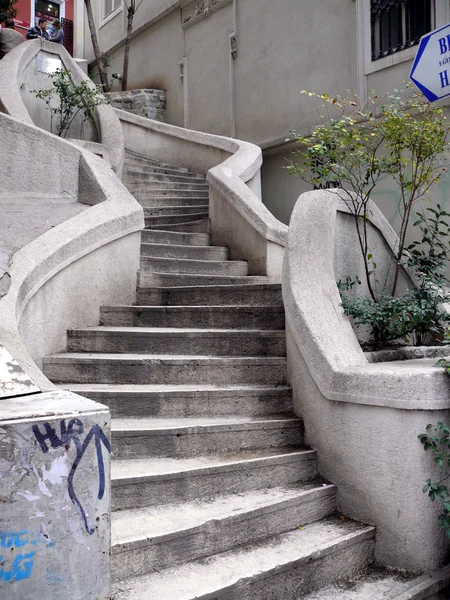 Escalier courbe à Istanbul. La Turquie. Janvier 2010 — Photo