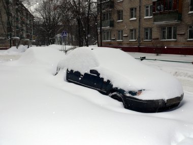 kar yağışı Moskova'da sonra arabaya