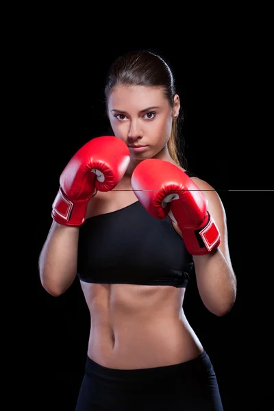 Mujer en guantes de boxeo —  Fotos de Stock