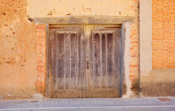 Деревенская дверь — стоковое фото