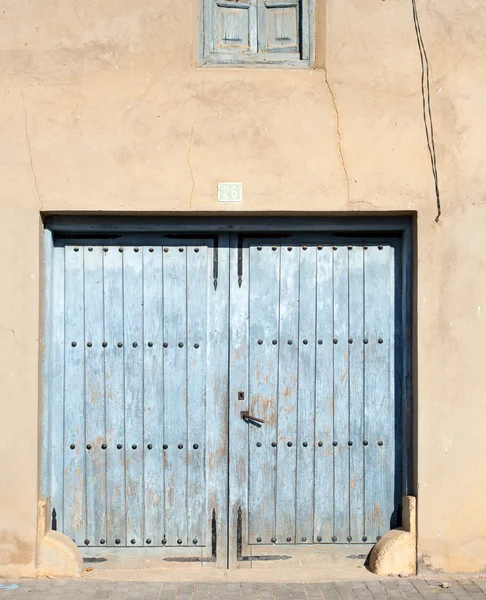 Деревенская дверь — стоковое фото