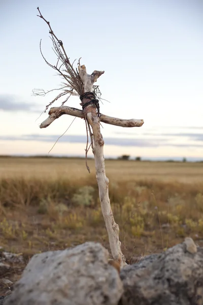 Croix construite avec des branches — Photo