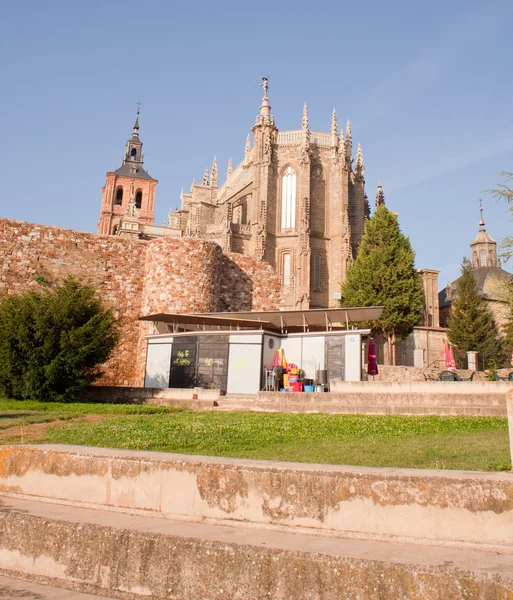 Muralhas romanas e Palácio Episcopal, Astorga — Fotografia de Stock