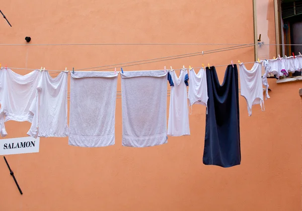 White laundry hanging to dry — Stock Photo, Image