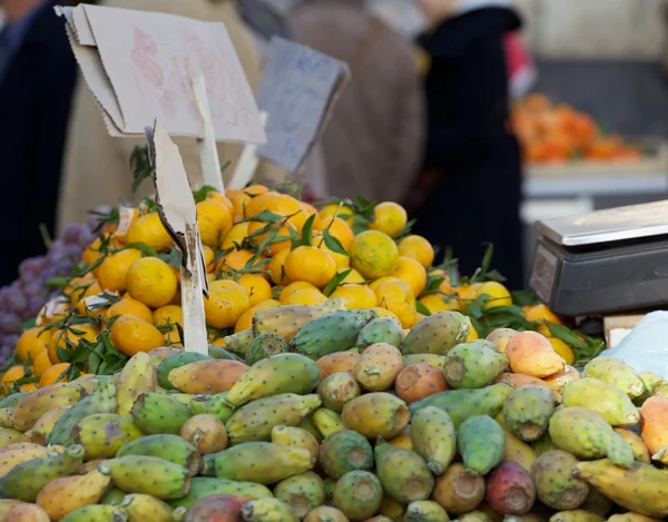 Frukter på marketplace — Stockfoto