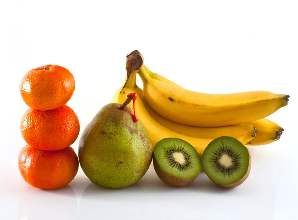Birne, Bananen, Kiwi und Mandarine — Stockfoto