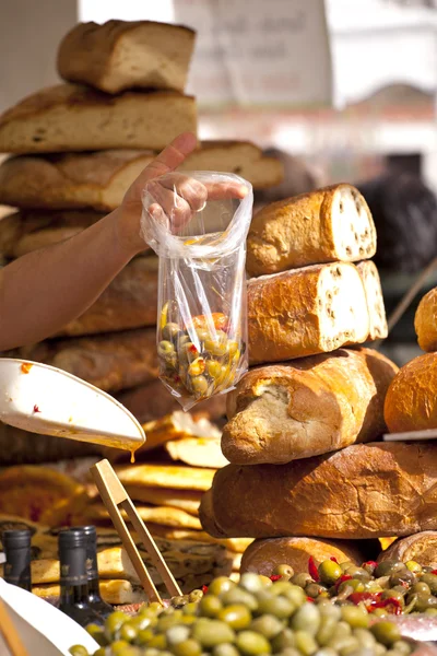 Chléb a olivy — Stock fotografie