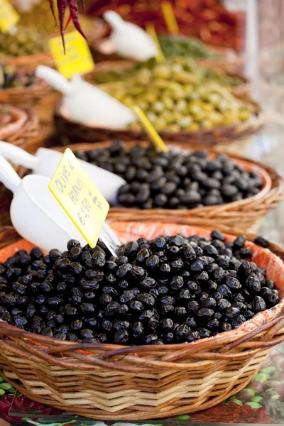 Dried black olives — Stock Photo, Image