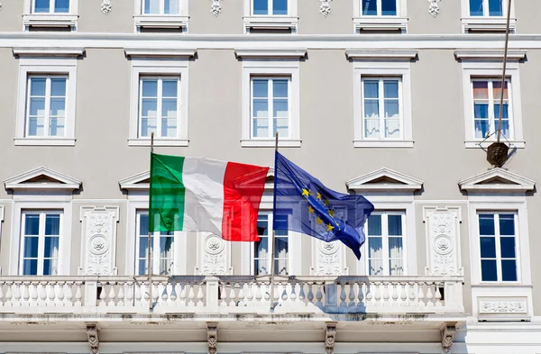 이탈리아와 유럽 연합 깃발 — 스톡 사진