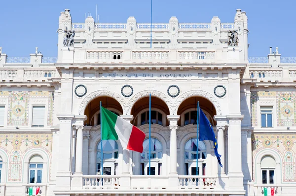 Flagi włoskiej i UE — Zdjęcie stockowe