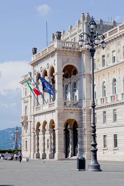 Immeuble sur la place de l'unité, Trieste — Photo
