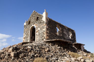 terk edilmiş kilisede