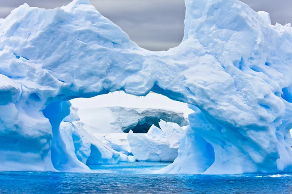 Antarctische ijsberg Rechtenvrije Stockafbeeldingen