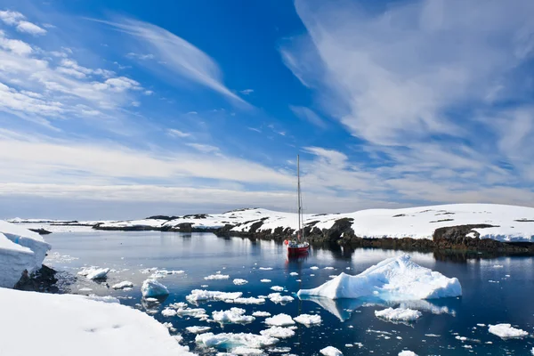 Yate en Antártida —  Fotos de Stock