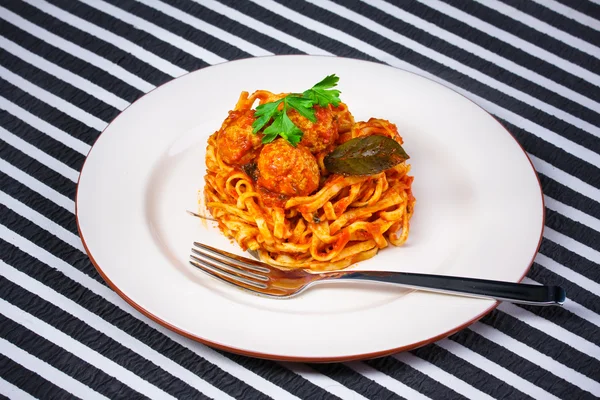 Spaghetti med köttbullar — Stockfoto