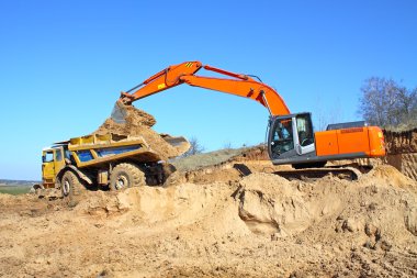 Kazıcı yükleyici yükleme dumper