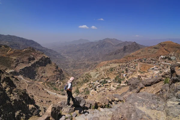 Turista v hory Jemenu — Stock fotografie