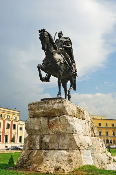 Skanderberg άγαλμα στα Τίρανα Αλβανίας — Φωτογραφία Αρχείου