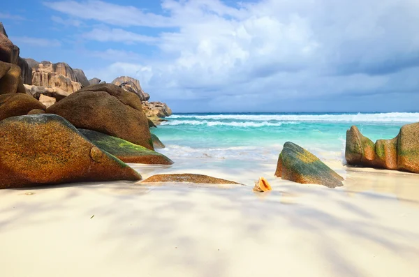 Gránit sziklás strandok, a Seychelles-szigetek — Stock Fotó