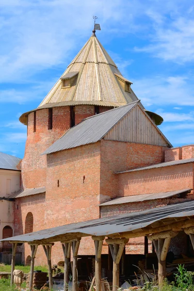 Tour métropolitaine dans la forteresse de Novgorod . — Photo