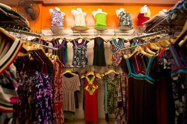 Kvinnliga shop — Stockfoto