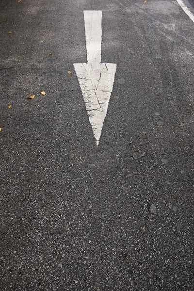 Pijl op het asfalt — Stockfoto