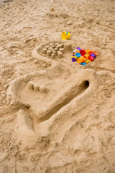 Іграшки на піску — стокове фото