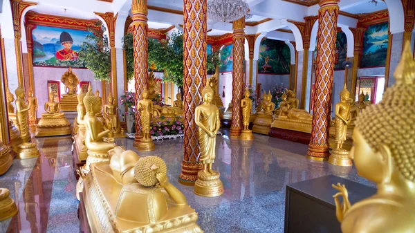 Зал в буддийском храме — стоковое фото