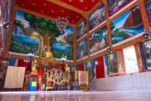 Buddha i ett tempel — Stockfoto