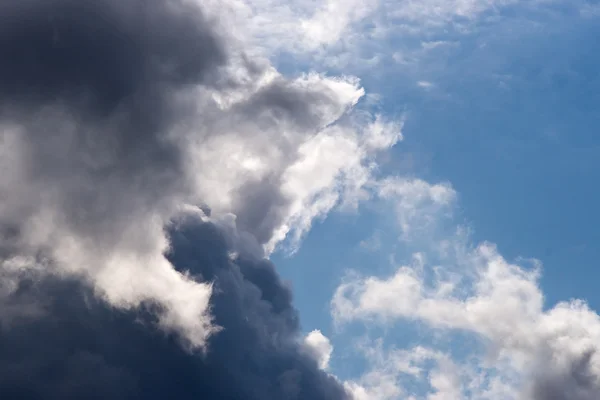 Облачно — стоковое фото