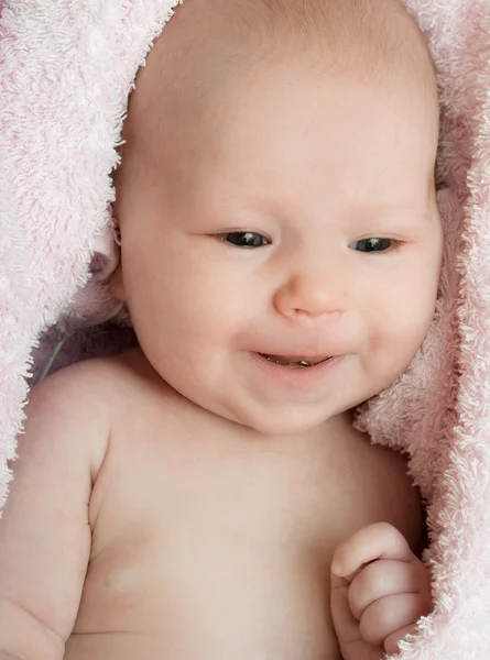 Um mês de idade bebê no cobertor — Fotografia de Stock