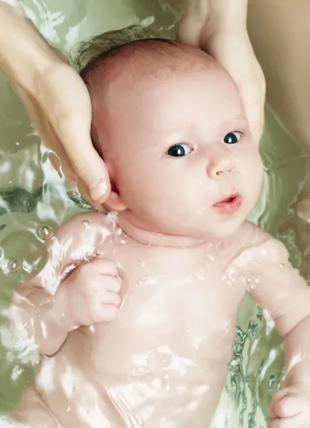 初生婴儿游泳 — Stockfoto