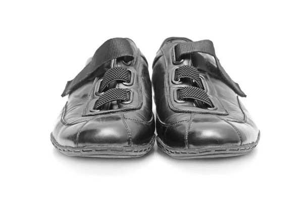 白い靴に隔離された黒い靴 — ストック写真