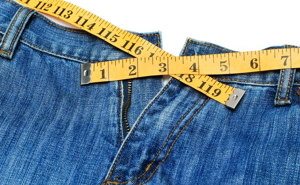 Calça jeans e fita métrica isolada — Fotografia de Stock