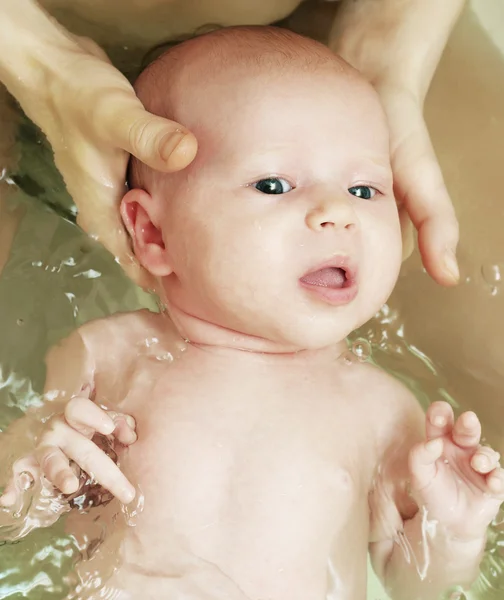 初生婴儿游泳 — ストック写真