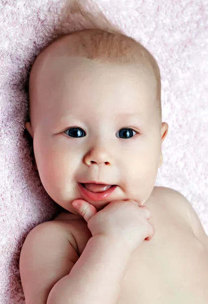 Uśmiechający się noworodka — Zdjęcie stockowe