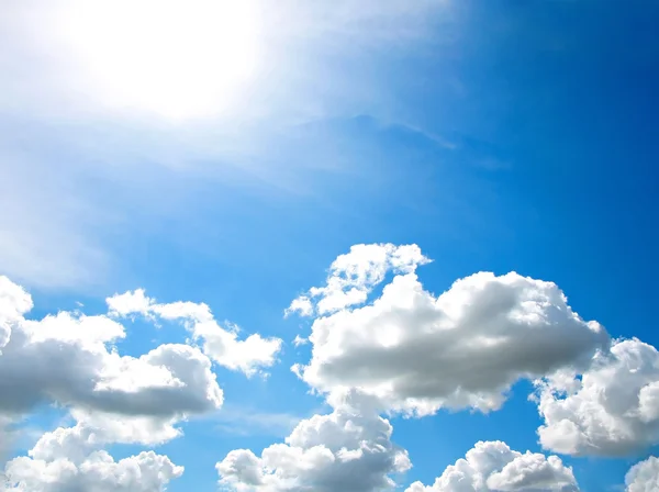 Хмари на небо — стокове фото