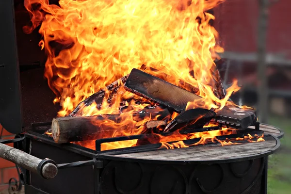 Förberedelse för matlagning grill — Stockfoto
