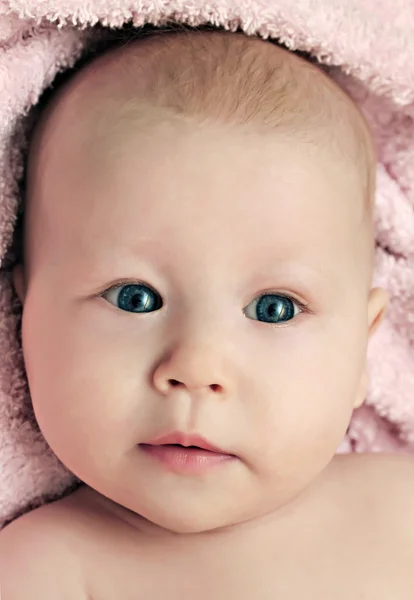 Nyfödd baby flicka närbild — Stockfoto