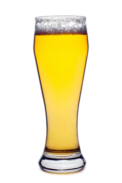 Szkło piwa na białym tle — Zdjęcie stockowe