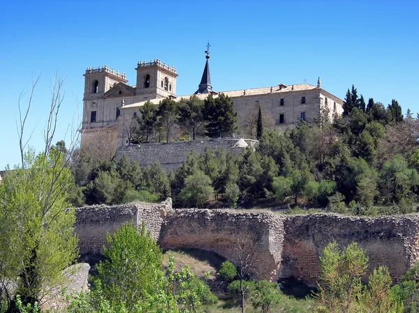 クエンカ県、ラマンチャ castilla などスペインの ucles 修道院 — ストック写真