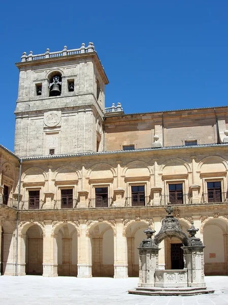 Ucles монастир в Куенка, провінція Ла-Манча Castilla, Іспанія — стокове фото