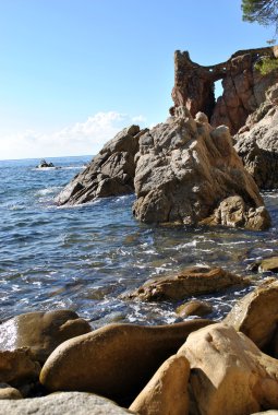 Deniz kıyısında, costa brava peyzaj (İspanya).