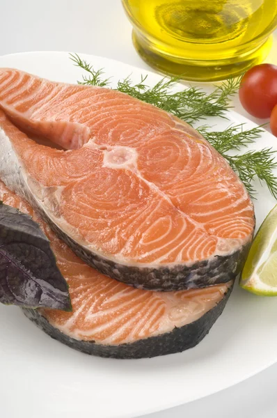 Raw salmon steak with herbs — Stock Photo, Image